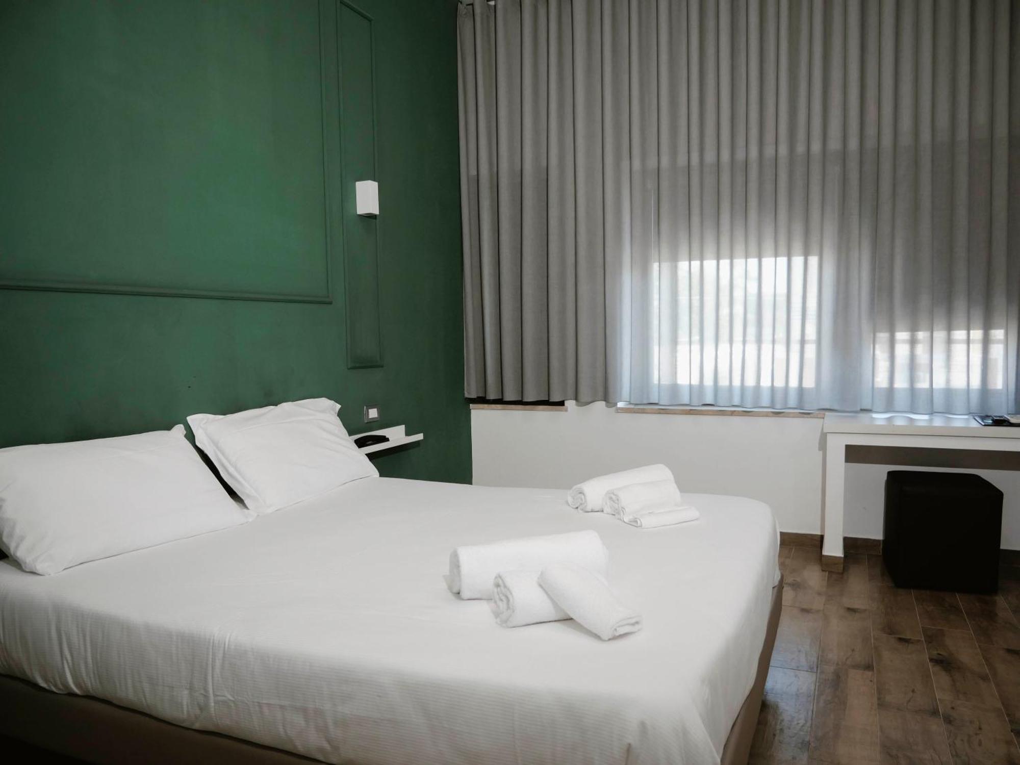 Millennium Gold Hotel Наполи Екстериор снимка